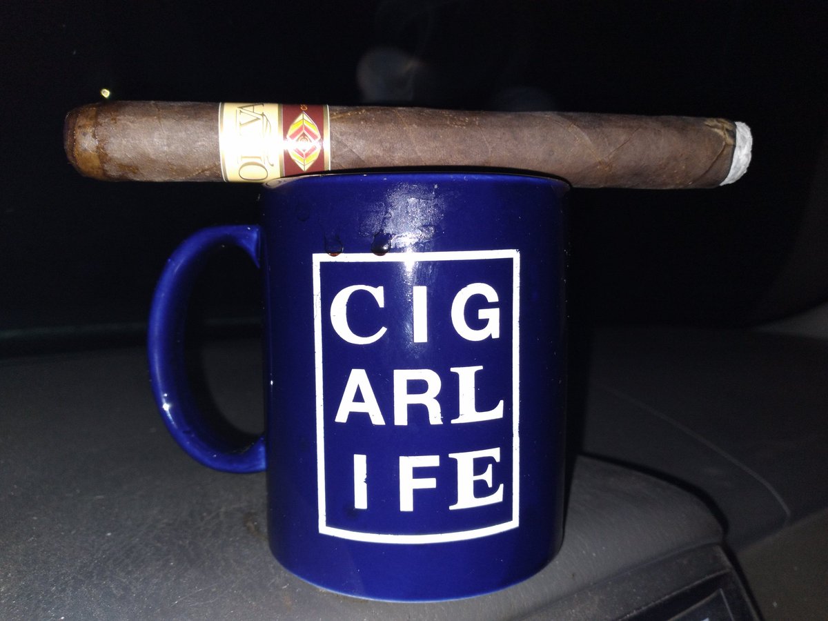 RogerKHolley1's tweet photo. I have just recently discovered the Crafted by Oliva blend. This👍. This is quickly becoming my favorite Oliva (and I absolutely adore the Series V.) Strength, woodsy, natural sweetness and espresso. Yep. It's a keeper!
#Oliva #itsawinner #pssita https://t.co/UZqUjybzjT