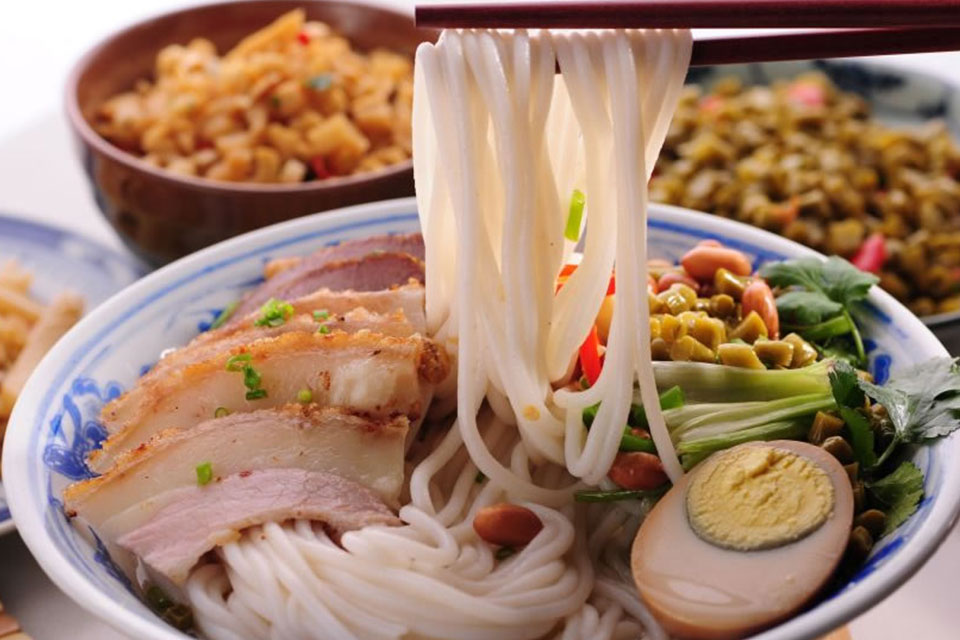 zhang_heqing's tweet photo. #中国旅游课程-广西课程
#ChinaTravelCourse:#Guangxi-Rice noodles
壮美广西 多彩风情
Spectacular Guangxi -Where Ethnicity Meets Diversity
Guangxi Zhuang Autonomous Region is blessed with a rich treasure trove of natural and cultural resources.
#AmazingChina @DiscoverGuangxi #China https://t.co/pRiNOJsAE9