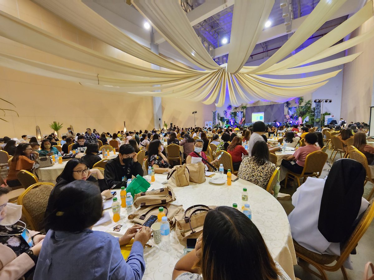 PLVLibrary's tweet photo. #JustPresented: Bringing the What's On? Workshops (WoW) with the PLV Library to the 2022 PLAI Congress at Iloilo City. Also shared that the @valcitylibrary is prepping up for its opening.

Salamat po sa lahat ng nag-attend sa Hall B. Ang dami rin pong questions. Thank you po. https://t.co/TJKLEODhfb