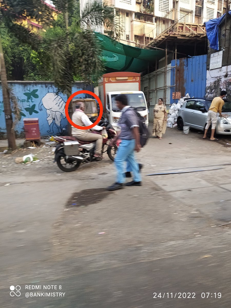 BankiMistry's tweet photo. @MTPHereToHelp @MaldeNimish @aiai_india Still this dirty unused discarded #Khatara auto rickshaw is occupying public footpath outside school wall.
Neither #BMC not #Police are acting.
What kind of irresponsible administration we have !
What about accumulated dirt ?
CC @mybmc @CPMumbaiPolice @MumbaiPolice @mybmcWardKE https://t.co/ox4ZlwdWBA