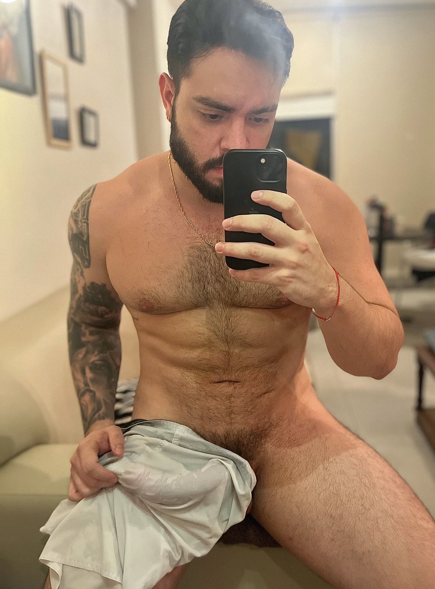 Celsocapibaribe's tweet photo. Pos banho agr só deitar 💦 https://t.co/fatLDTo23R
