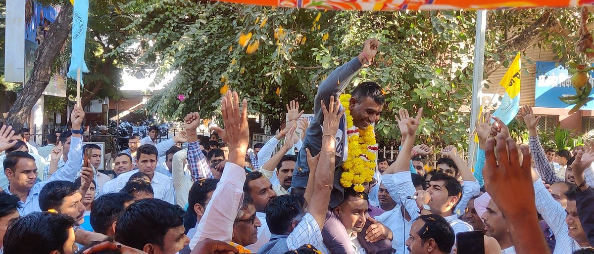 यू तो 14 से आमरण अनशन पर हू एक तेरे साथ आने से हौसला कई गुना बढ़ जाता है सभी पटवारी साथियों को समर्पित 💐💐