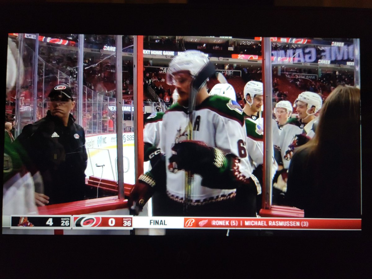 PredsFanGamer's tweet photo. #Yotes Dads ❤️  AND A 🏆!!!!! #SignatureWin ! BEST ONE EVER!!!! https://t.co/GugLLybEXM