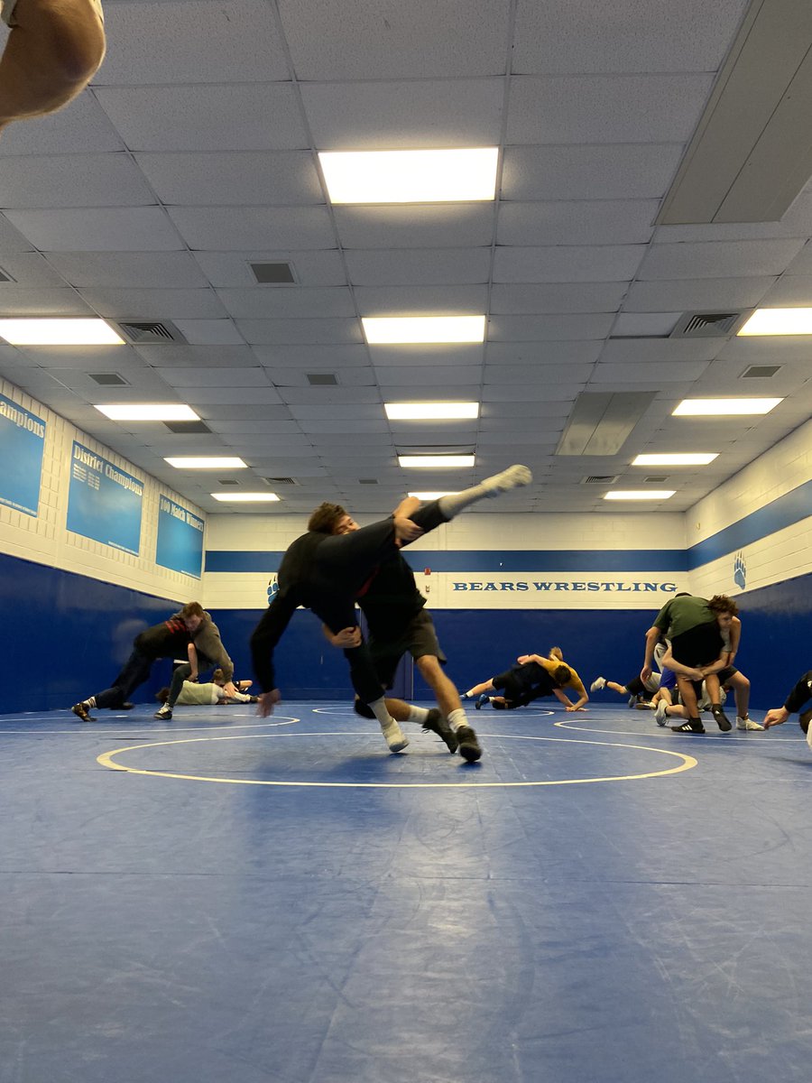 PVBearsWrest's tweet image. This Thanksgiving we celebrate things we are grateful for! We are happy to introduce our new coaching staff @RossNunamaker and @CoachMiechur, and our managers - Alicia, Mackenzy, Amara, and Mykaila!