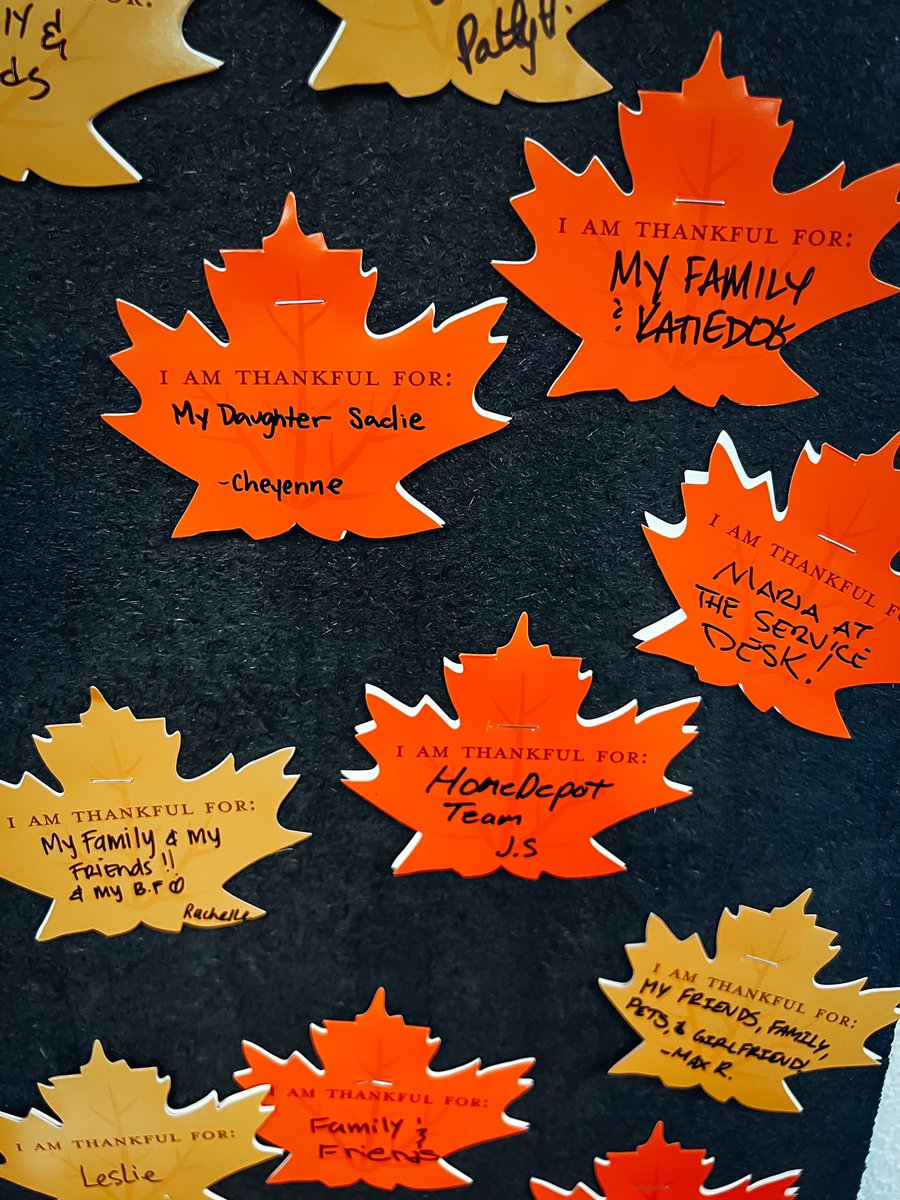 sm_jasminmarie's tweet photo. This is my favorite time of the year! Happy to celebrate it with my HD Family🧡 Every associate gets to take home a pie today. #homedepot #pacsouth #d171 #leadership #Thankful #celebrate https://t.co/FqjEO3oHgS