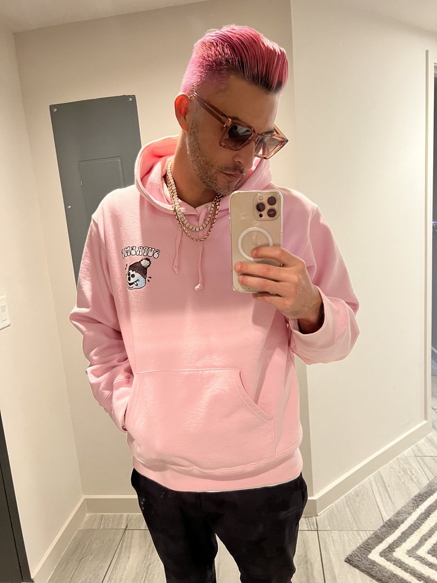 KillShotCA's tweet photo. Pretty in pink. #DevilGang don’t miss!!! #NewNFTProfilePic NFT by @doodles 💁🏼♀️💁🏼♀️💁🏼♀️😈😈😈🌈🌈🌈🦄🦄🦄 https://t.co/eyAPeIvtGm