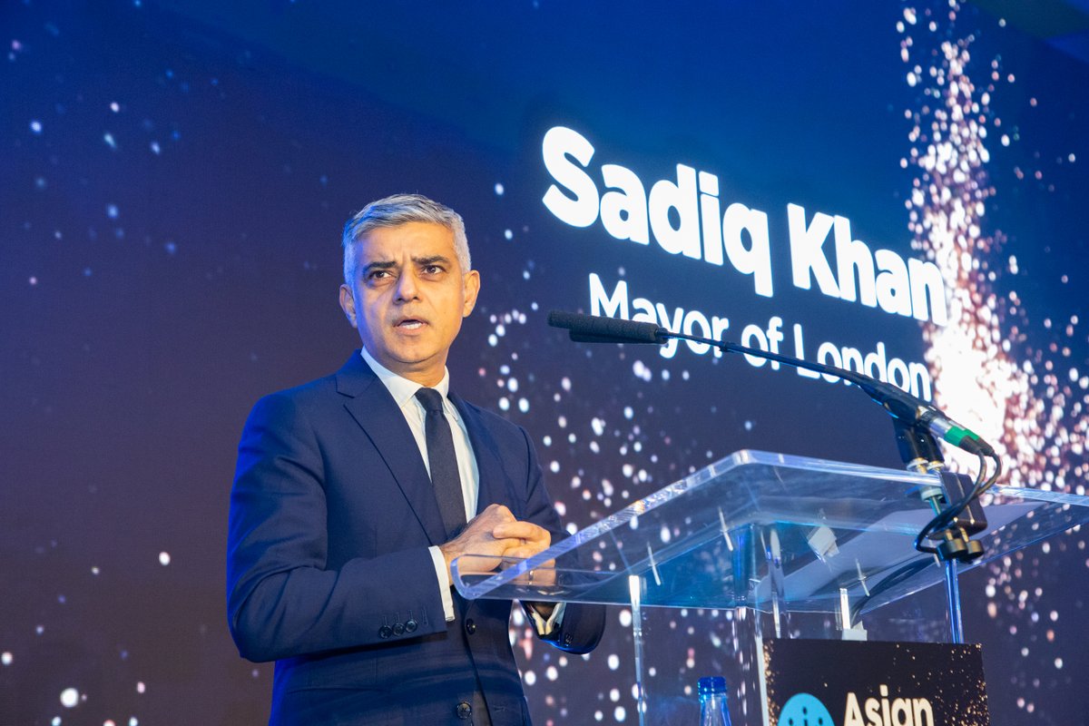 MayorofLondon's tweet photo. It was an honour to join over 600 British Asian businesspeople for the @AsianBizAwards this evening to celebrate their amazing contributions to both London and the country. #AsianBusinessAwards https://t.co/zrhSts6TVi