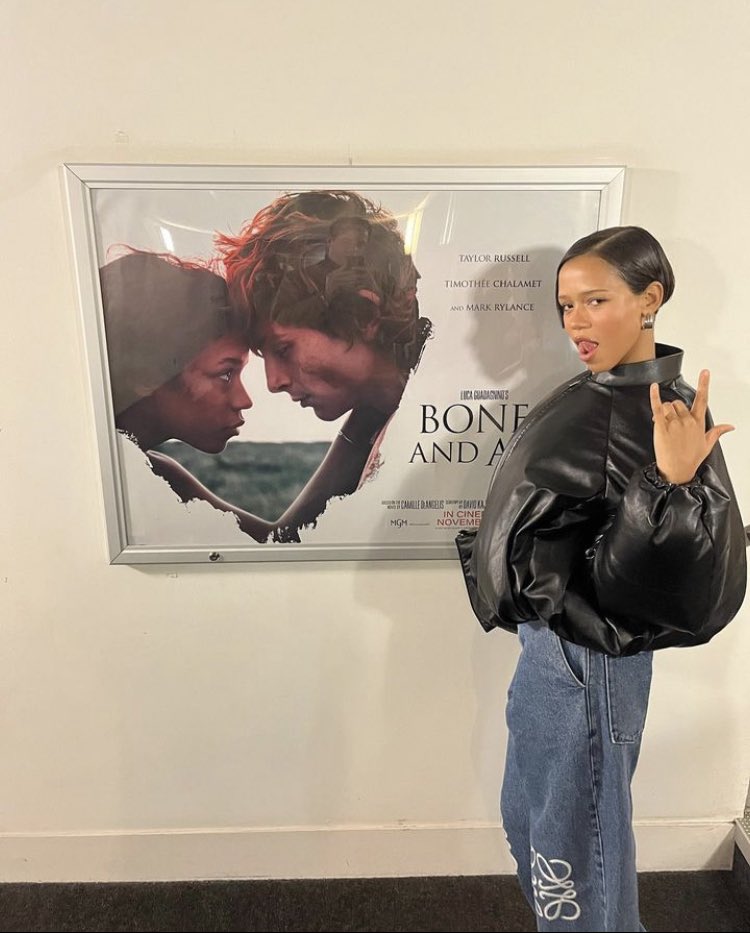 realtstan's tweet photo. TAYLOR is a work of art 🩸#bonesandall #TaylorRussellStylingWeekOne #timothéechalamet #BonesandAllTH https://t.co/SYXjRTEfkW