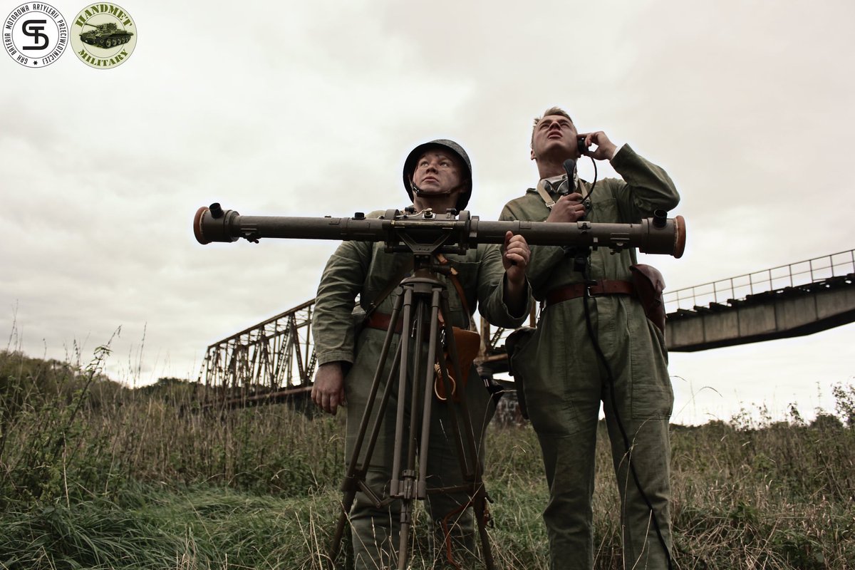 Pawel_reko's tweet photo. Artyleria przeciwlotnicza 1939
#polisharmy #secondwar #WW2
Postępująca modernizacja artylerii p-lot oraz wprowadzenie na jej wyposażenie nowoczesnych armat 40 mm rodziło potrzebę wprowadzenia także sprzętu pomocniczego, w tym nowego wyposażenia optycznego – dalmierzy.
1/ https://t.co/Y2XhJsfChW