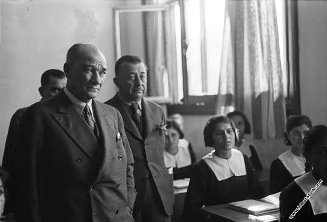 Başöğretmen Mustafa Kemal ATATÜRK başta olmak üzere bütün öğretmenlerimizin 24 Kasım Öğretmenler Günü kutlu olsun!