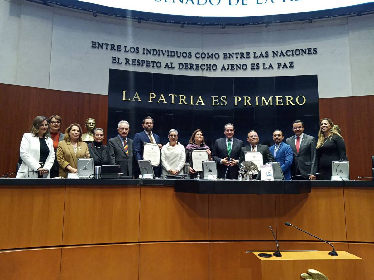 En el <a href="/senadomexicano/">Senado de México</a> ratificamos los nombramientos de <a href="/anchondop/">Patricia Ruiz Anchondo</a> y <a href="/mauvizcaino/">Mauricio Vizcaíno Crespo</a> como embajadores de México en la República de Colombia y de la República Cooperativa de Guyana respectivamente, así como <a href="/pavel_mc/">Pável Meléndez</a> como cónsul de México en Denver, Colorado, EUA. ¡Mucho éxito!
