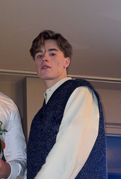 PINKYAKRIDGE's tweet photo. i won’t be mad if he brings back this hair https://t.co/hwLAqoAdJ8