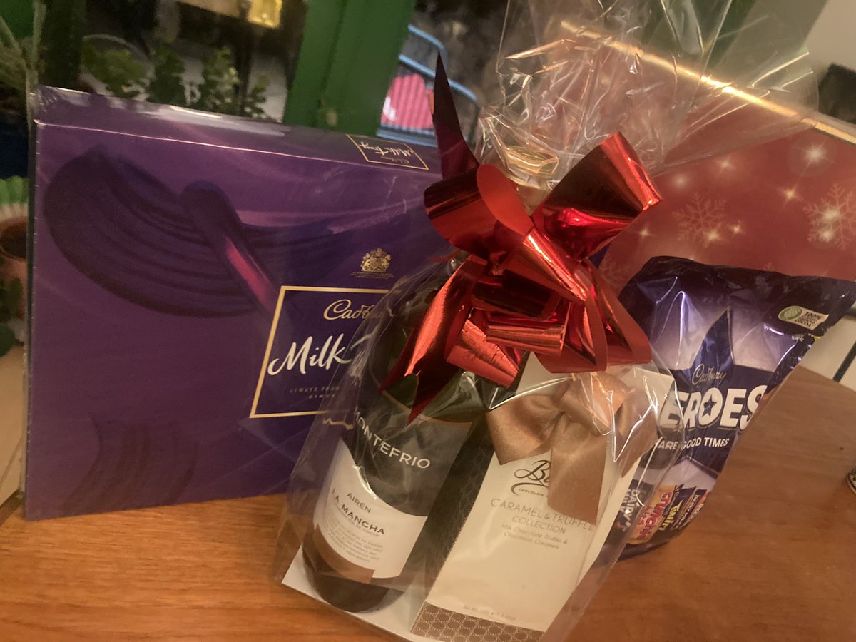 CrumlinCycles's tweet photo. The Spookcycle ‘22 Awards Ceremony…

Thanks to @DublinCityCouncil for the Spot prizes for the best houses seen on the day!

Houses on ‘Stab-away, Bang-aaaaargh, and Fillet-o-Ferns Roads’.

Congrats to all, and all who decorated their houses and gardens for ghoulish delight! https://t.co/1thLSR1tfh