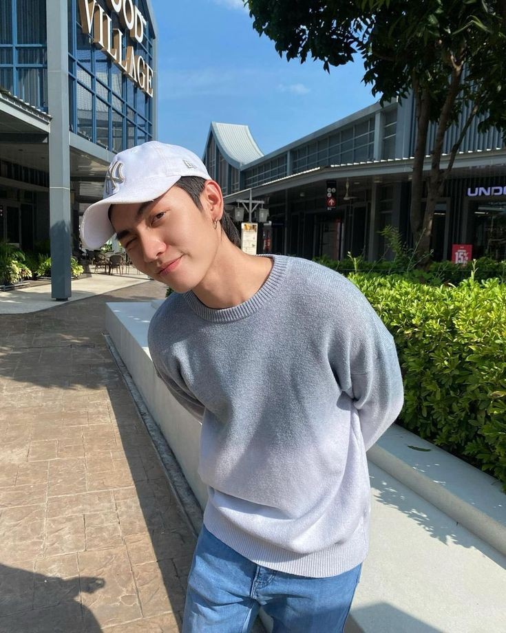 BABYEST_ONLY's tweet photo. #TalkwithBoss
จ้องคอมแล้วตาเบลอ แต่ถ้าจ้องเธอแล้วจะได้เบอร์ป่ะ #ShawtyBoss #Bosschaikamon @Bossckm_ https://t.co/UWTBqb7TS4