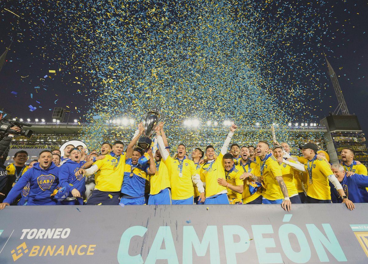 BocaJrsOficial's tweet photo. ¿Qué estaban haciendo hace un mes? 🏆😄 https://t.co/criE0g1hm4