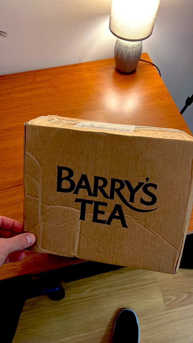 LeamyT's tweet photo. Our long awaited #BarrysTea arrived to our home in The Azores Islands today. Worth the wait! @BarrysTeaTweets https://t.co/2BnauUUyFO