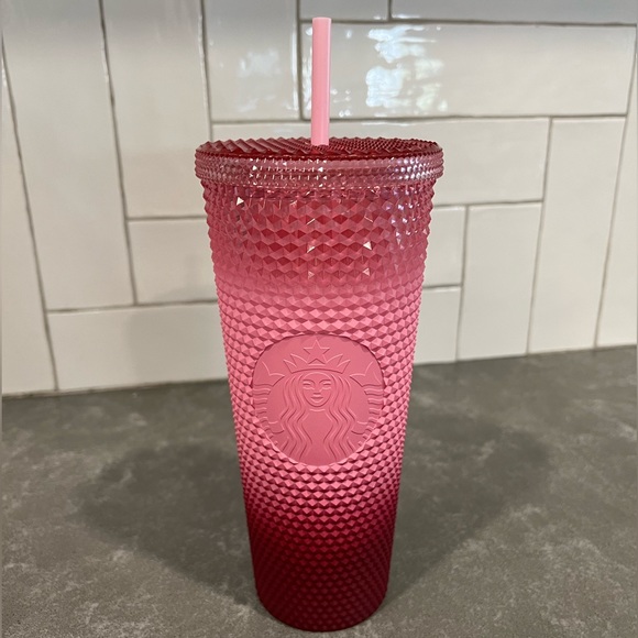 Sousa121090's tweet photo. So good I had to share! Check out all the items I'm loving on @Poshmarkapp #poshmark #fashion #style #shopmycloset #starbucks: https://t.co/i7p4JeRmRv https://t.co/5ZlcPZMz6c