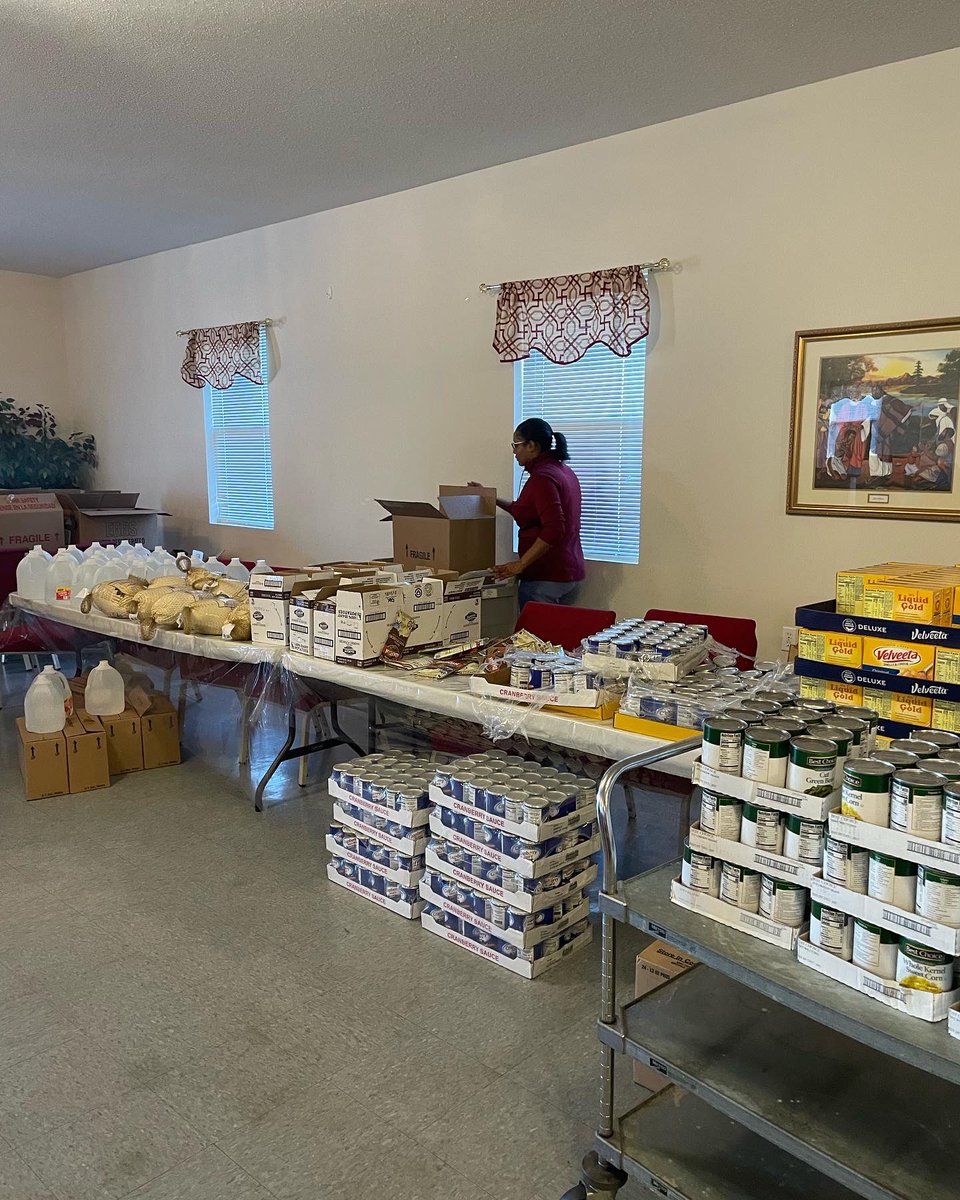 Fant_Foundation's tweet photo. Such a great turnout for the Turkey Drives this year! 300+ Turkeys and meals were given away between the two locations! https://t.co/mdVM7HBQXd