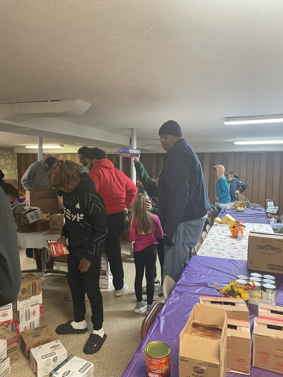 Fant_Foundation's tweet photo. Thank you so much to Alpha MB Church, Christ Assembly Church, Houchens, BMW of Bowling Green, Darante Lightfoot, Warren Centrals Boys basketball team, Parker Bennett Community Center, Regions Bank, IGA, and all of our wonderful volunteers for your donations, time and resources. https://t.co/WHFoRXU7ic