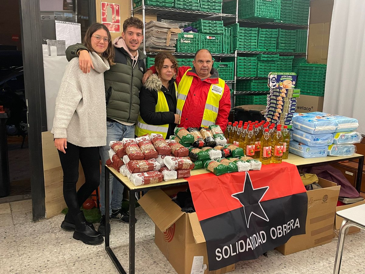 ObreraMetro's tweet photo. CAMPAÑA "ALIMENTOS PARA PARADXS"

Hoy hemos hecho una nueva entrega de los alimentos que más necesitaban en "Somos Tribu" en Vallekas.
✊🏼Práctica la solidaridad de clase
🟥Organízate en tu puesto de trabajo y en tú barrio‼️
Sólo la Clase Obrera salva a la clase obrera https://t.co/fYuVQtJbtg