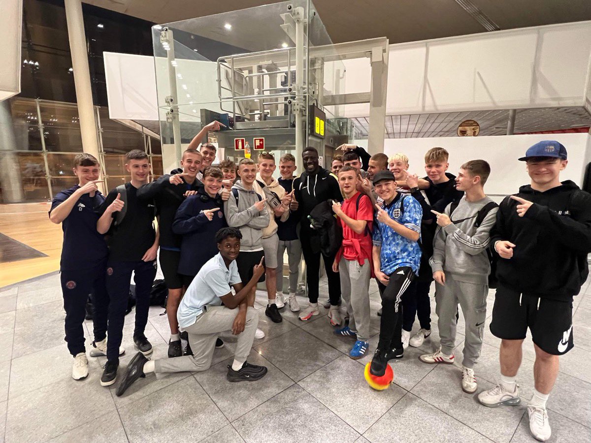 BeckiCrossley's tweet photo. A brilliant trip to Barcelona for J and his Thorncliffe team mates. Won both matches too ⚽️🇪🇸 https://t.co/gesuqLTcUz
