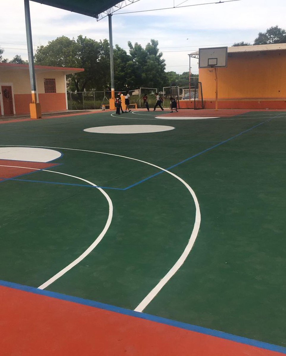 fedezulia_'s tweet photo. Entrega de EBN Julio César Borges Duarte totalmente rehabilitada en el marco del Dia del Estudiante. Zulia @NicolasMaduro @_LaAvanzadora @JacquelinePSUV @gladysbarretom @penelopelour @JacquePerezRuiz @ContactoFede @zonaeduzulia https://t.co/psZMSndl4V
