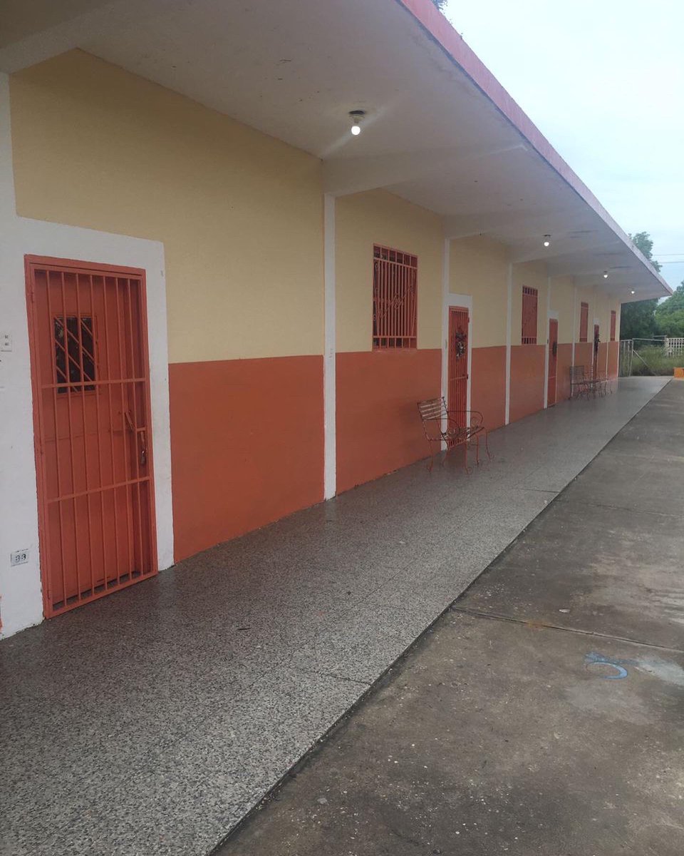 fedezulia_'s tweet photo. Entrega de EBN Julio César Borges Duarte totalmente rehabilitada en el marco del Dia del Estudiante. Zulia @NicolasMaduro @_LaAvanzadora @JacquelinePSUV @gladysbarretom @penelopelour @JacquePerezRuiz @ContactoFede @zonaeduzulia https://t.co/psZMSndl4V