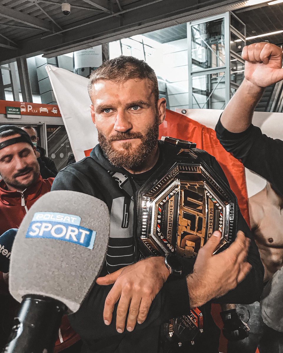 Walka o pas? TAAK! 🤩 Walka wieczoru? TAAK! 🙌 

A w czwartek wieczorem - KOLOSEUM! 🔥

Bądźcie z nami! Magazyn startuje o 20:15 - Polsat Sport Extra🔥 YEEEEAAAH