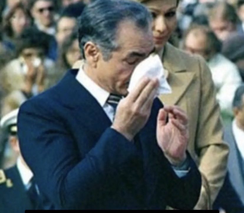 Farazqp's tweet photo. روزی تو‌ گریه کردی و ملت خندید
امروز ملت گریه میکند..
مطمعنم اگر بودی بازهم برای ملتت گریه میکردی
بعد از تو هیچکس برای ایران انقدر گریه نکرد😭
#مهساامینی #IranRevoIution #زن_زندگی_آزادگی https://t.co/iFENfJSLgl