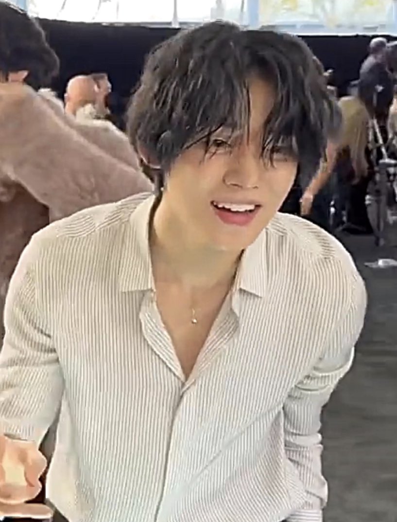 PAutchariya's tweet image. โทดนะ เห็นกี่ทีก็ยังเขิน หล่อไม่พอยังแพรวพราวอีก 🥺