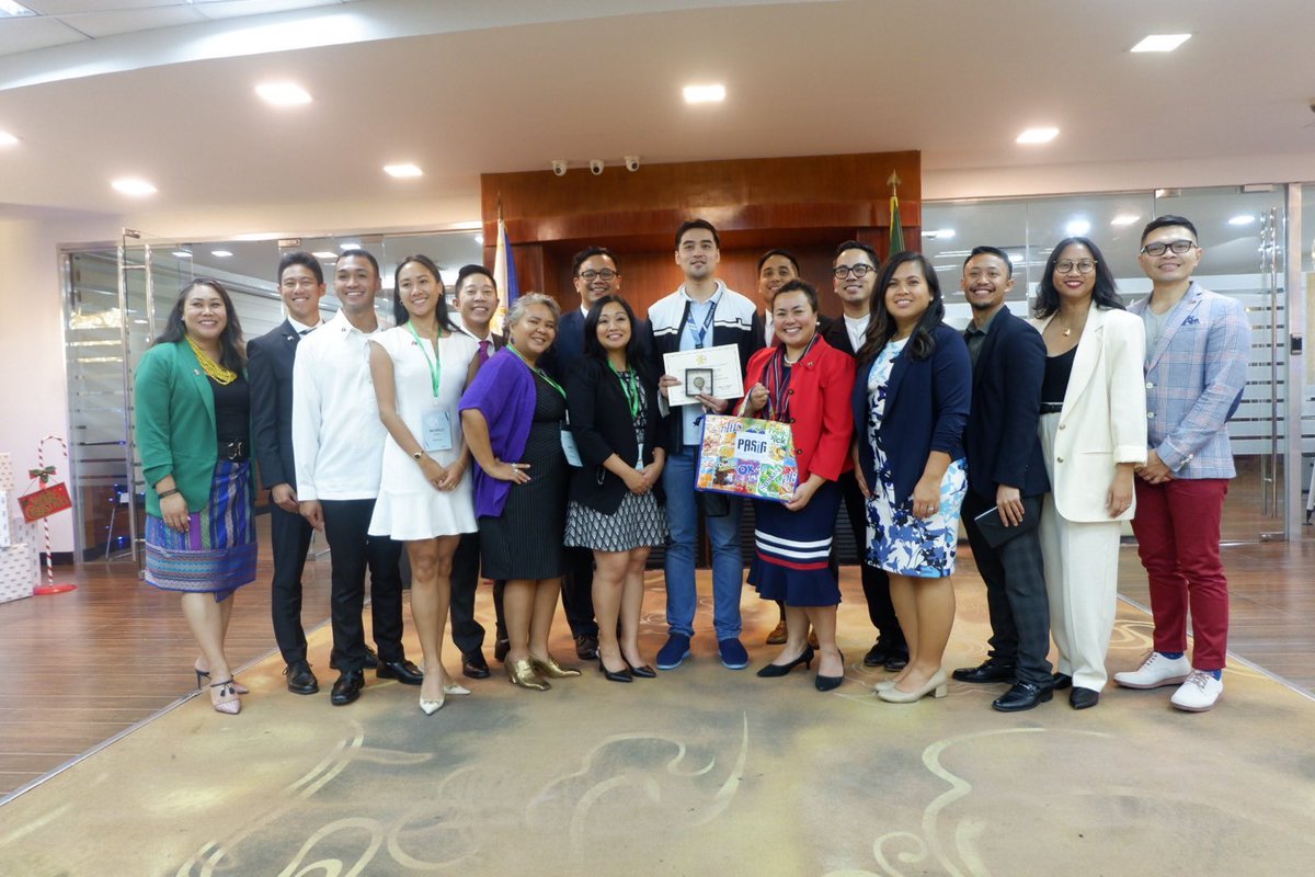 FylproMabuhay's tweet photo. #immersionprogram: Day 3 - After the courtesy call with Secretary Manalo, our delegates traveled to Pasig City to meet with Mayor Vico Sotto, who is the youngest elected chief executive of the city. They talked about leadership and serving the community. #batch9 #immersion https://t.co/GjsikATuAG