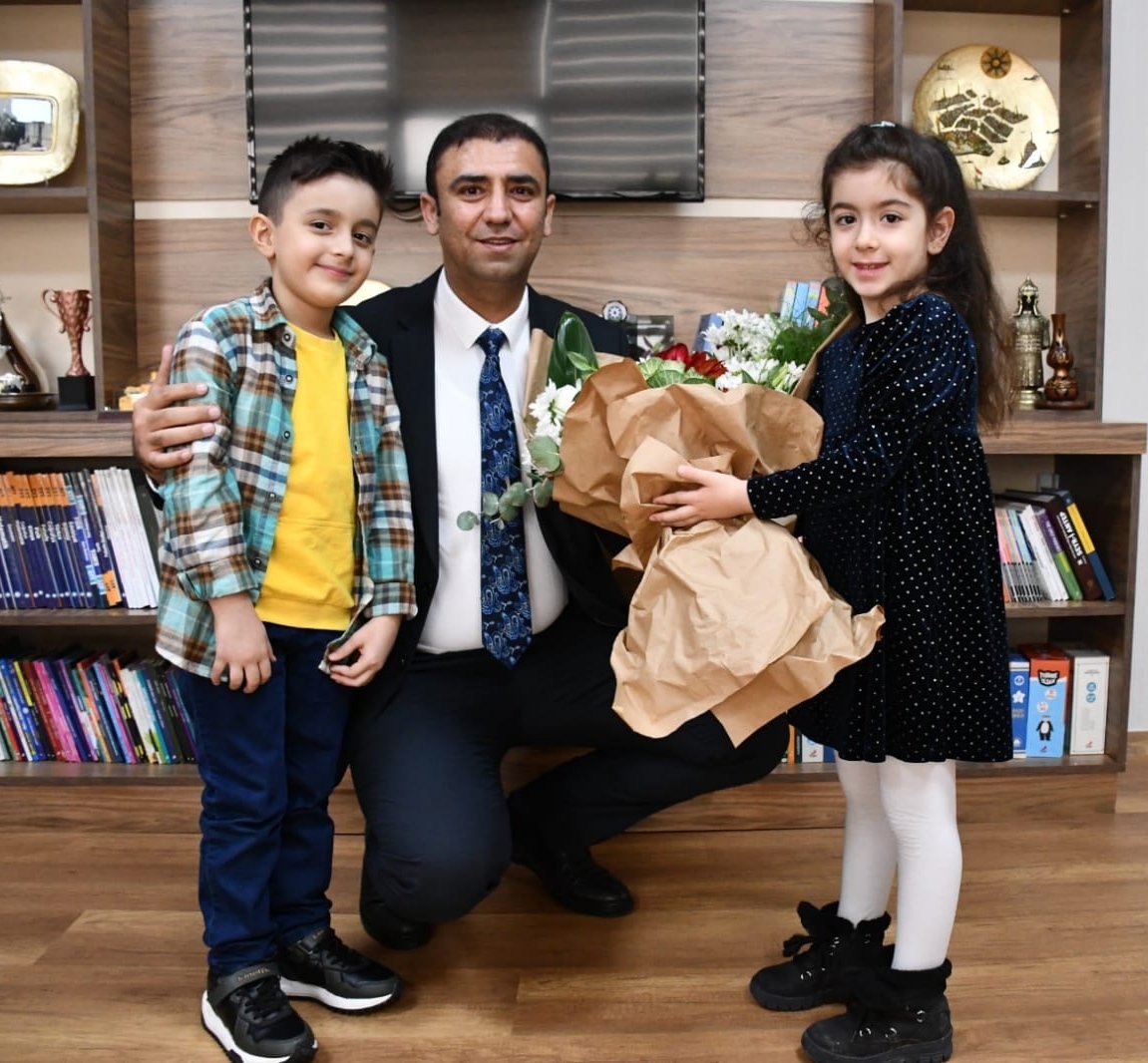 DurduNaime's tweet photo. Geleceği yetiştiren öğretmenlere göstermiş olduğunuz sonsuz destek ve rehberliğiniz için minnet ve saygılarımızı sunuyoruz.. Öğretmenler Gününüz Kutlu Olsun 💐
#24KasımÖğretmenlerGünü
@yasintepe @erdalkilinc27 
@tcmeb @Gaziantep_MEM @sahinbeymem https://t.co/5tZGwiWiCR