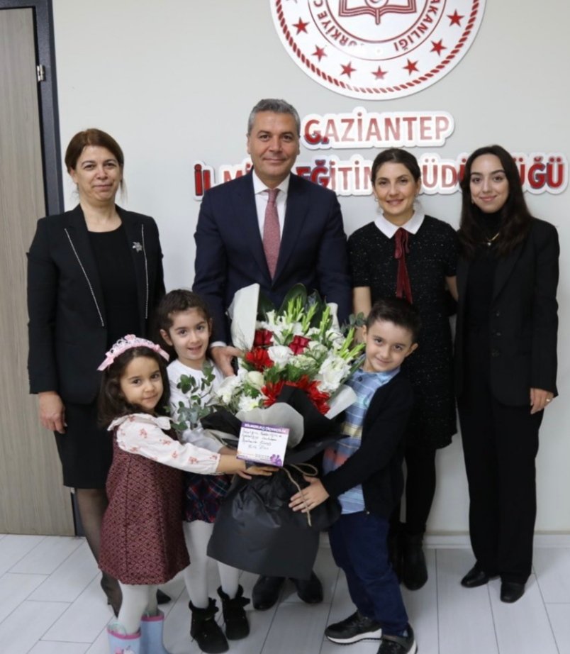 DurduNaime's tweet photo. Geleceği yetiştiren öğretmenlere göstermiş olduğunuz sonsuz destek ve rehberliğiniz için minnet ve saygılarımızı sunuyoruz.. Öğretmenler Gününüz Kutlu Olsun 💐
#24KasımÖğretmenlerGünü
@yasintepe @erdalkilinc27 
@tcmeb @Gaziantep_MEM @sahinbeymem https://t.co/5tZGwiWiCR