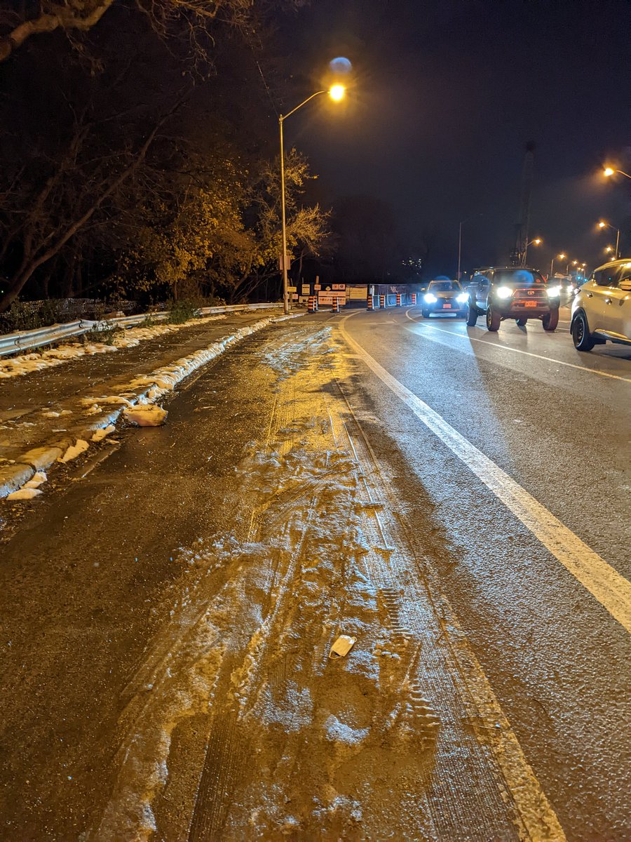 deeplyconcern's tweet image. Hey @311Toronto, corner of Bloor and Sherbourne (NE side) still impassible and pushes cyclists into right turn lane. Right after the construction closure so even when there's a lane we can't use it? @TO_Cycling @JohnTory