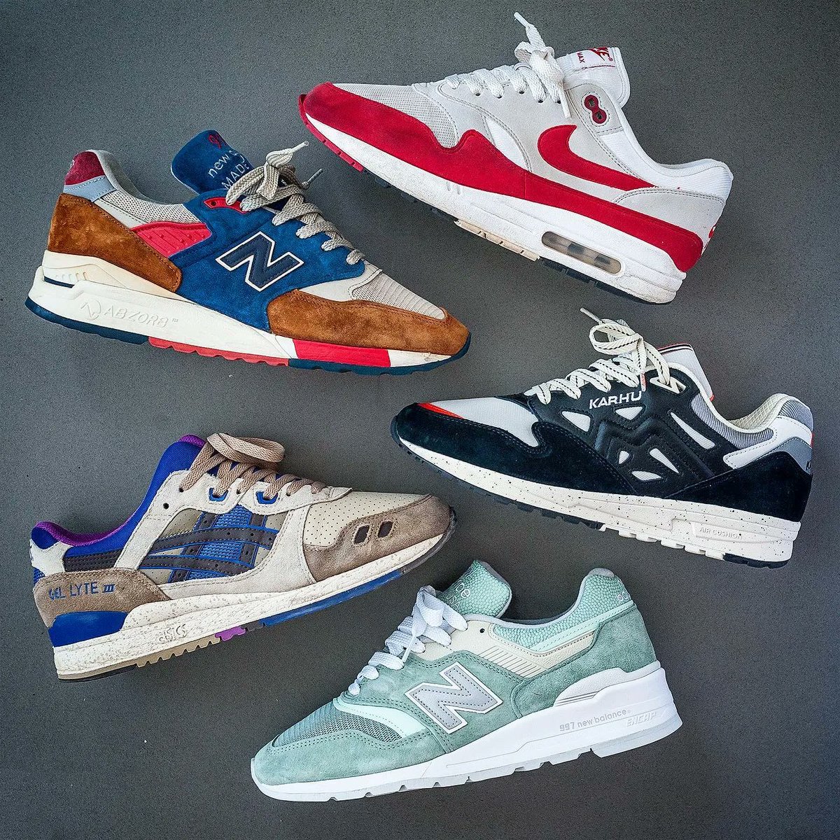 SneakerNews's tweet photo. Pick ✌️ https://t.co/iAxuZmtnT9
