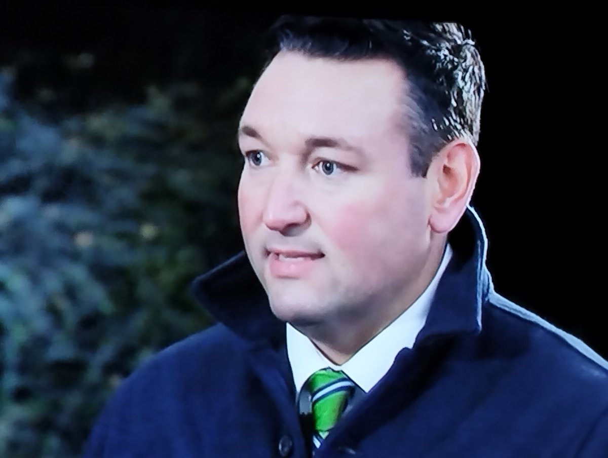tozdee57's tweet photo. "Our priorities should be to get rid of this rotten #Tory Government", says #SarahBoyack standing next to her #Unionist pal #MilesBriggs! Except in #Scotland of course, where #Labour & #Tories are 2 cheeks of the same flatulent arse! #Newsnight https://t.co/qOHZLnqOCZ