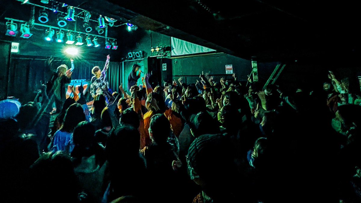 M_D_J_official's tweet photo. 11/23(WED)
Monday Dirty Jokes
ONEMAN LIVE TOUR 2022
- 三重公演 -
@四日市CLUB CHAOS

SOLD OUT満員御礼！！

お越し頂いた皆様
ありがとうございました！！！

next… 
11/27(日)静岡公演 @浜松窓枠！！
▷https://t.co/KlXunVSi9B
是非皆様お越し下さい！！

#MDJ #MDJONEMANLIVETOUR2022 https://t.co/YX9Cz1XyPN