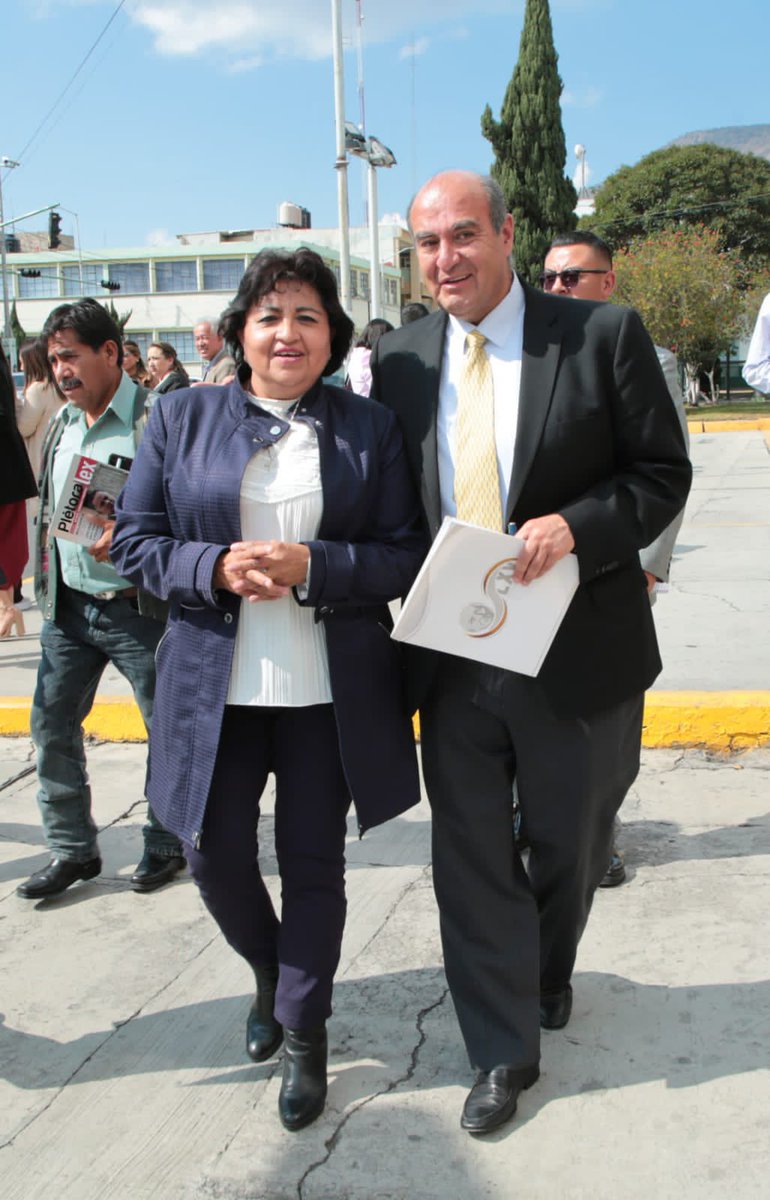 natycastrejonv's tweet photo. Con el Pacto por la Transparencia y Rendición de Cuentas entre el @gobiernohidalgo y la @ASF_Mexico el Gobernador @juliomenchaca_ reafirma su compromiso de luchar contra la corrupción y la impunidad para hacer de #Hidalgo el estado que nos merecemos. 
#PrimeroElPueblo https://t.co/ZGQZhv61So