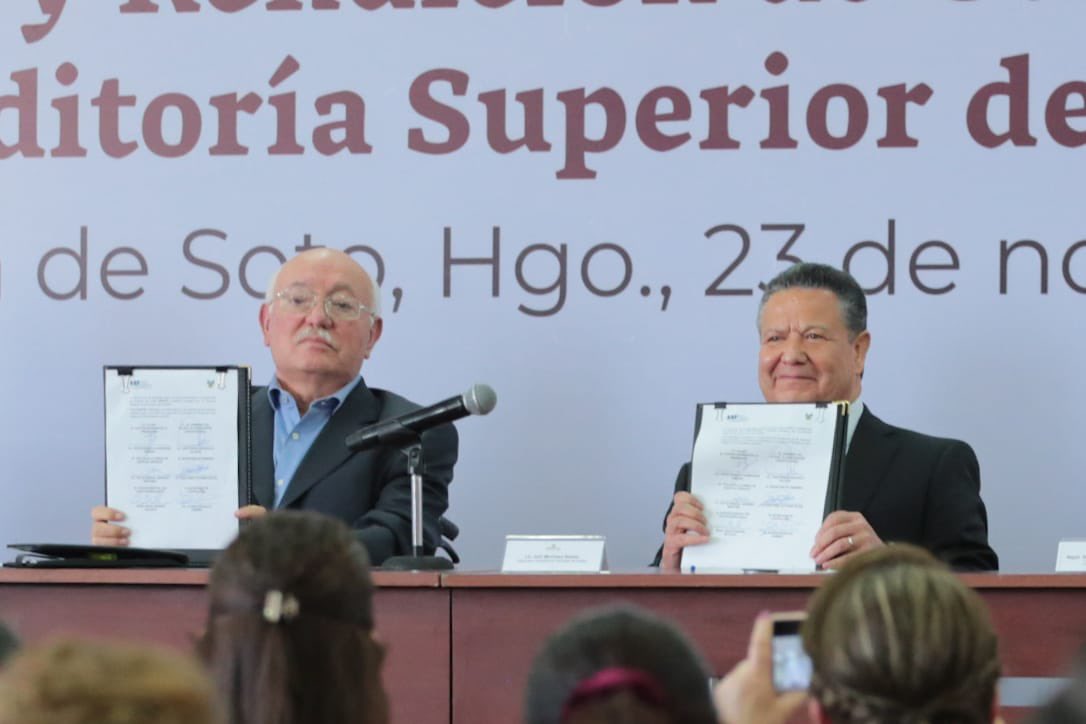 natycastrejonv's tweet photo. Con el Pacto por la Transparencia y Rendición de Cuentas entre el @gobiernohidalgo y la @ASF_Mexico el Gobernador @juliomenchaca_ reafirma su compromiso de luchar contra la corrupción y la impunidad para hacer de #Hidalgo el estado que nos merecemos. 
#PrimeroElPueblo https://t.co/ZGQZhv61So