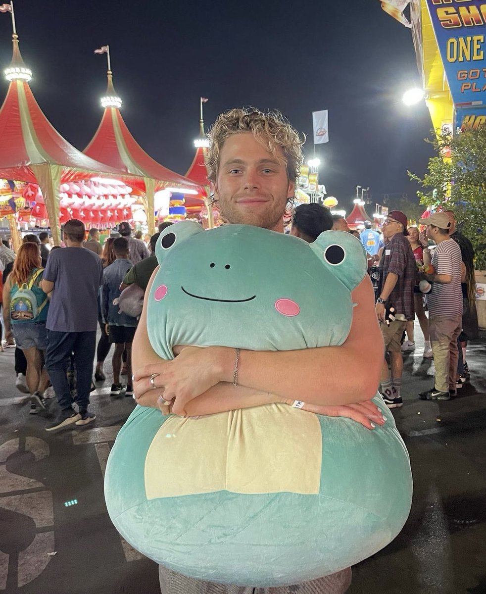 Tha5SOSFamily's tweet photo. Luke deleted his IG dump https://t.co/W1D8RSB9SV