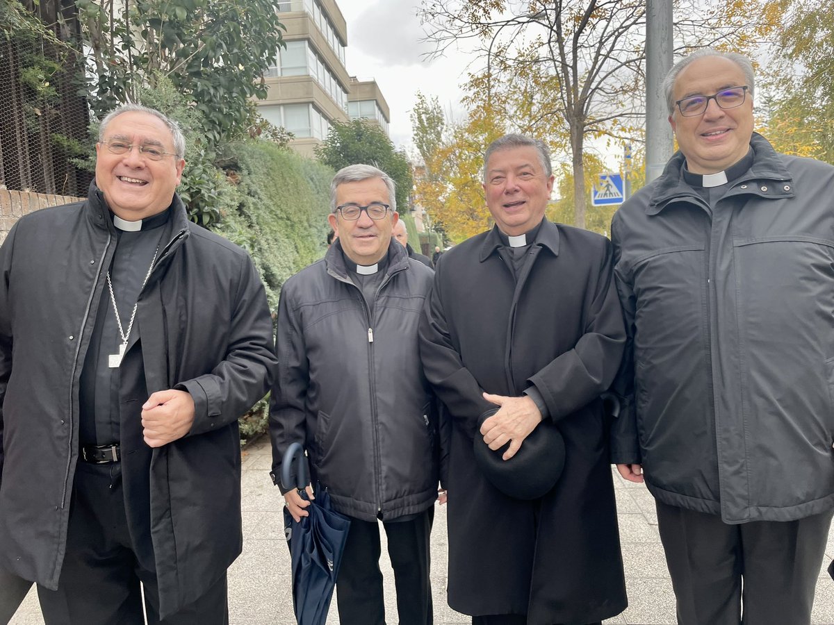 Hemos comprobado con agradecimiento a Dios la continuidad en el servicio a la Iglesia en la Secretaría General de la CEE <a href="/Confepiscopal/">ConferenciaEpiscopal</a> con la elección de un nuevo secretario general en la persona de Mons. César Garcia Magán por el que pedimos al Espíritu Santo le ayude siempre.