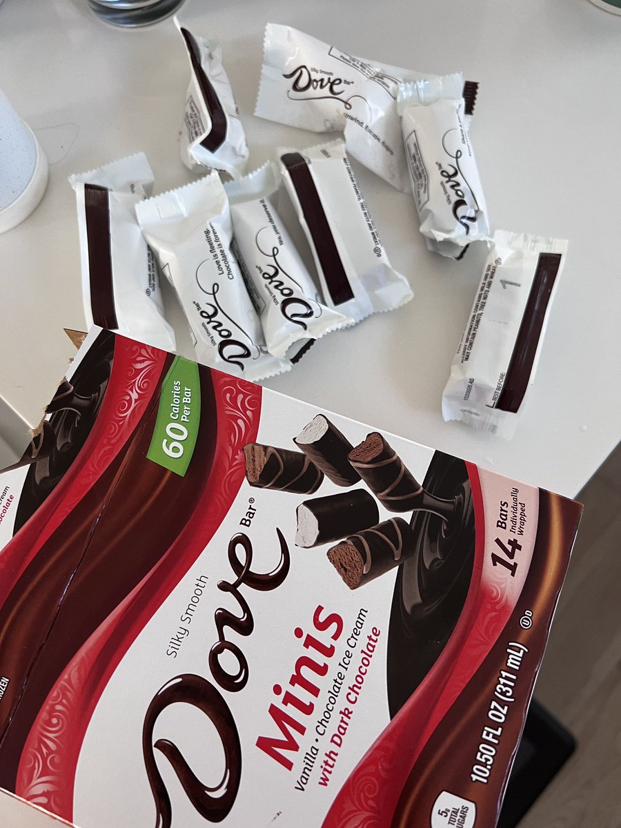 Nadyenka's tweet photo. @DoveChocolate hey what’s up with this??? just opened the package of what’s suppose to be 14 bars and there are only 8! https://t.co/d28R3dcjE2