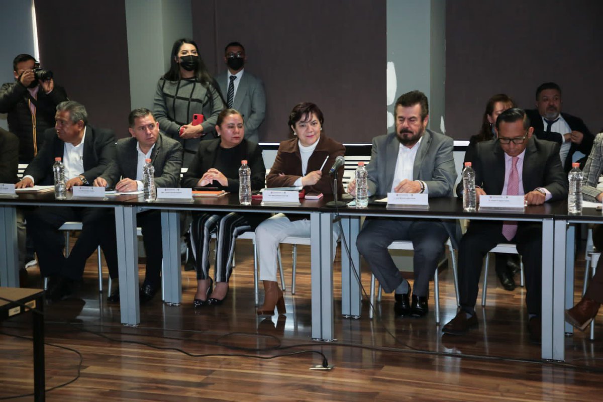 natycastrejonv's tweet photo. Instalamos el Subcomité Sectorial de Educación del #COPLADEHI, integrado por diversas instituciones gubernamentales que trabajarán en un mismo objetivo, mejorar la calidad educativa y consolidar que #Hidalgo sea potencia. 
#PrimeroLaEducación 
#NatyCastrejón https://t.co/KHX0Bqc5Q9