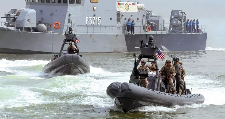almayadeen_es's tweet photo. EE.UU. fortalece el sistema de defensa naval en Medio Oriente https://t.co/dzrEhjvKXP #EEUU #MedioOriente #Nacal #Africa https://t.co/9ZvynWTBqQ