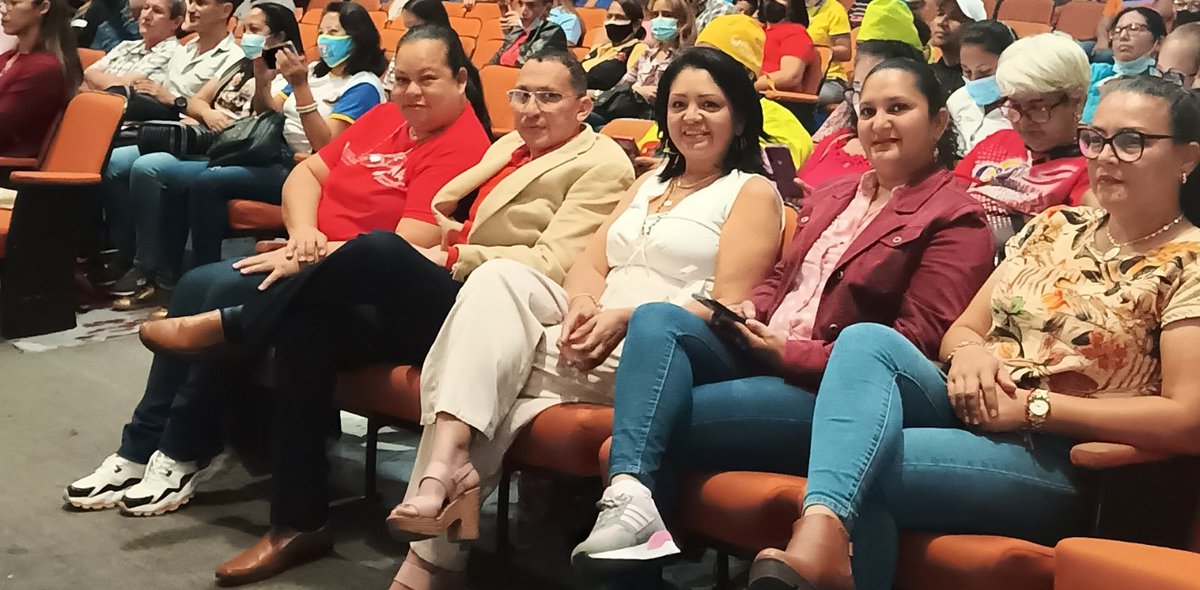 barinasipasme1's tweet photo. Hoy #23denov en el marco del 73 aniversario de IPASME la UMO @barinasipasme1 realizó con gran éxito un Ciclo de ponencias denominada "Hablemos de Salud"dónde participaron médicos de la institución, destacándose en sus intervenciones @IpasmeOficial #FelizCumpleañosPdteMaduro https://t.co/Msjou5lSrG