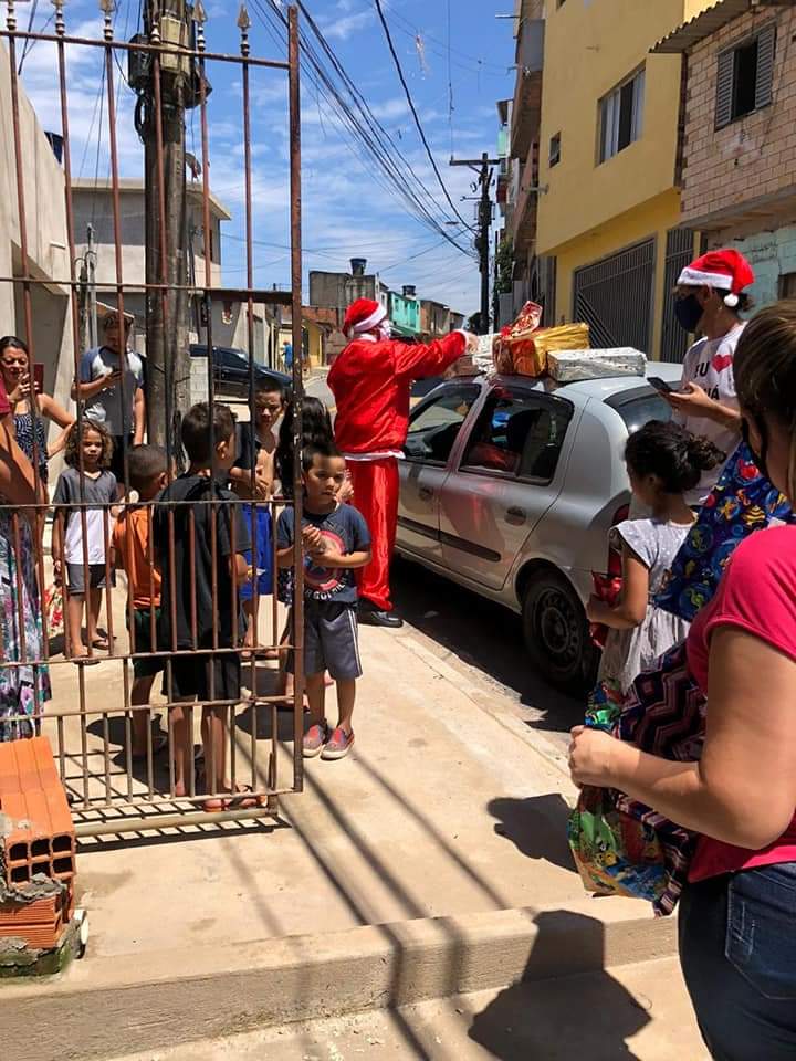 Michael94997502's tweet photo. Vamos caminhando para mais um ano de Natal solidário. 
Esse foi o ano passado atendemos mais de 500 crianças das comunidades de Mauá. 
Você pode nos ajudar doando 
1,real 2,reais qualquer ajuda e muito bem-vinda. 
Nosso pix: Michaelreginaldo@hotmail.com
#Natalsolidario
RT https://t.co/h1VNc48PHF
