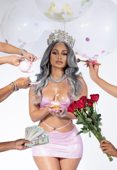 Watch 👑's leaked NSFW photo on TwXstars