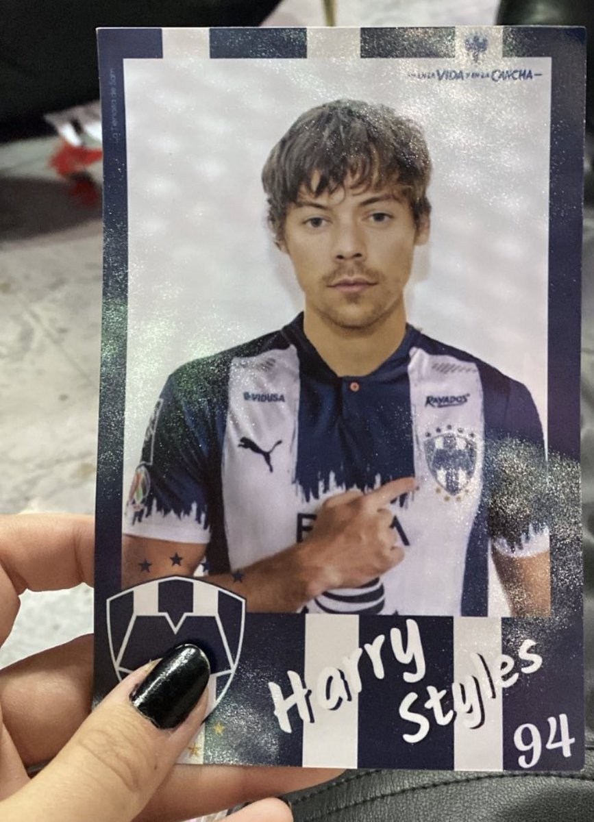 jessleal7's tweet photo. Yo: a ver que tan regia está la merch afuera del concierto de Harry

La merch afuera del concierto de Harry: https://t.co/1cjKEO1H80
