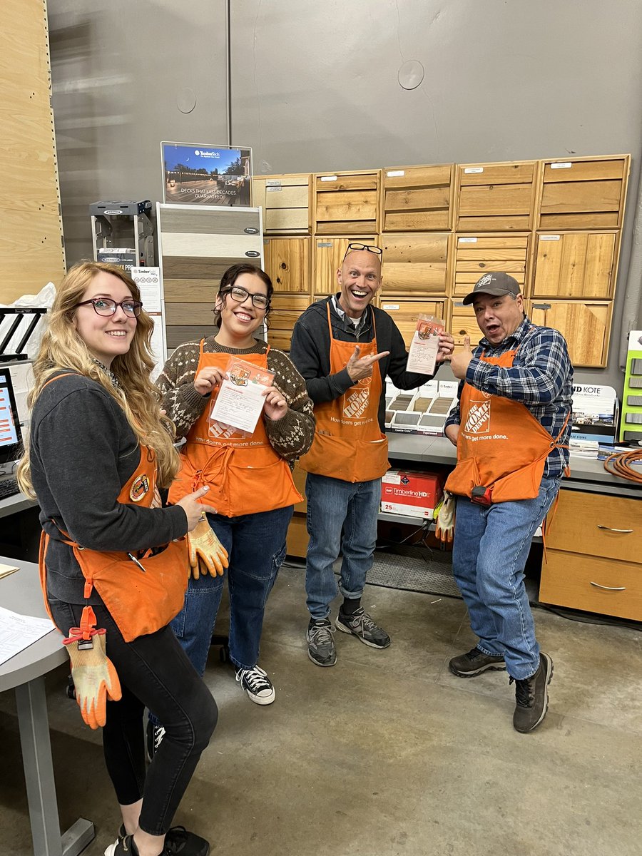 risakea's tweet image. Natalie &amp;amp;Eric receiving Homers during a great Pro Specialty Tuesday walk @8445🎉🎉🎉🤙🏾