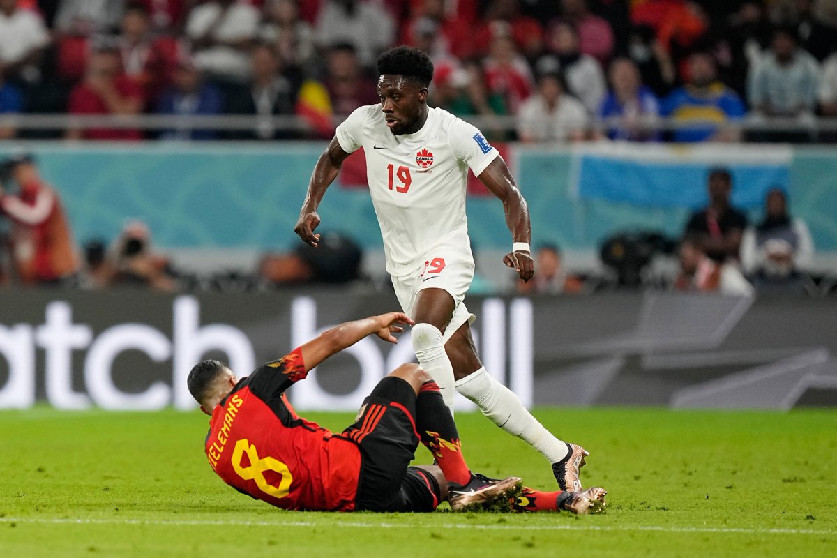 bayernrohan's tweet photo. Don't let the fact that Davies missed a penalty distract you from the fact that he owns Tielemans. https://t.co/QLs3jsQtjA